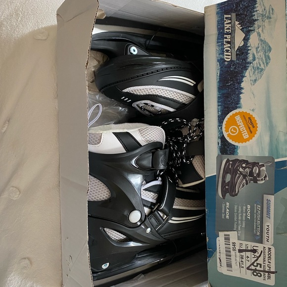 New Lake Placid boys youth ice skates size 5-8 - Picture 3 of 5